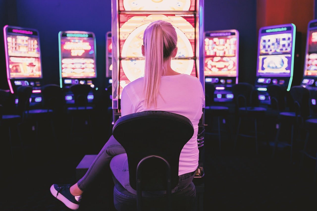 Meja roulette live dengan riwayat hasil dan statistik di slot 999