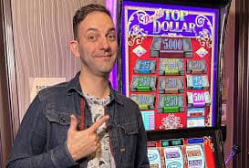 Antarmuka aplikasi mobile slot 999 menampilkan permainan slot Aviator dan Sweet Bonanza